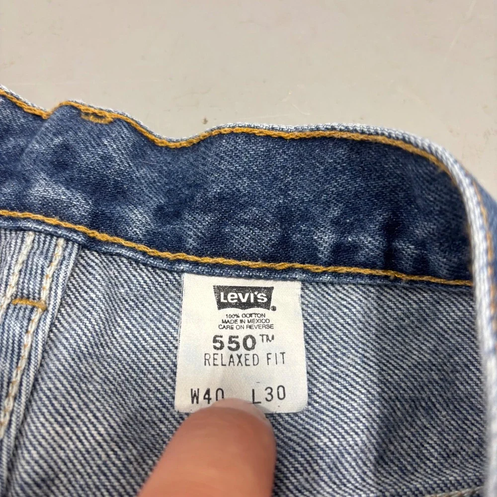 Vintage Levis 550 Relaxed Fit Jeans Mens 40x30 Medium Wash Blue Denim Tapered